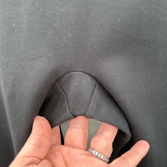 SPANX Ponte black shaping woman's ankle casual classic chic pant.  MEDIUM - Picture 4 of 11